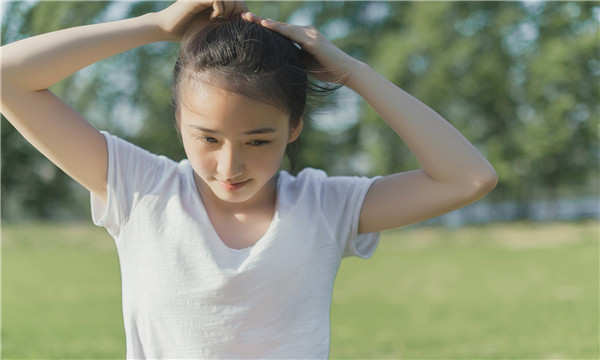 曲江供卵助孕多少钱？这是不少不孕不育家庭最关注的问题。随着科技的发展，借助供卵实现生育的案例逐渐增多。根据《中国不孕不育现状调研报告》，我国育龄夫妇不孕不育率从20年前的3%上升到接近18%。越来越多的家庭因为不孕不育而选择供卵助孕，对于他们来说，了解供卵助孕的费用、流程和成功率显得尤为重要。